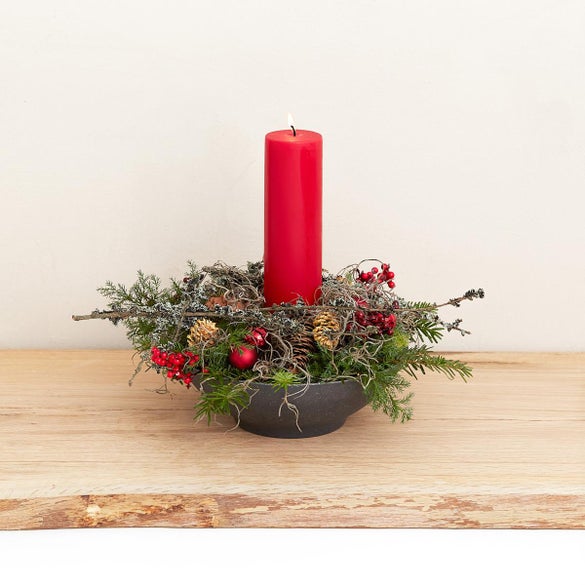 Klassisk juledekoration med et lys